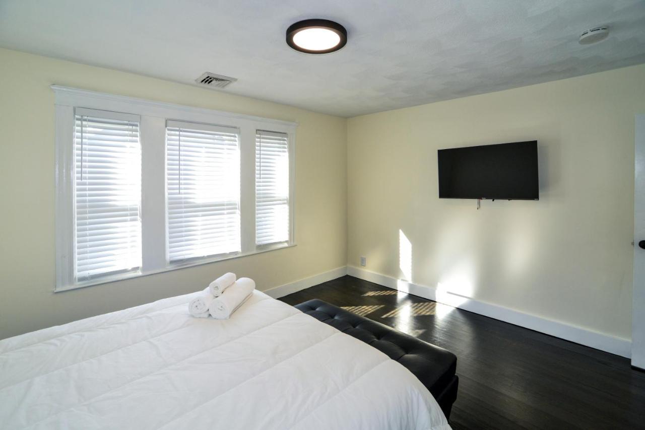 Modern Two Bedroom Condo - Boston Stoneham Luaran gambar