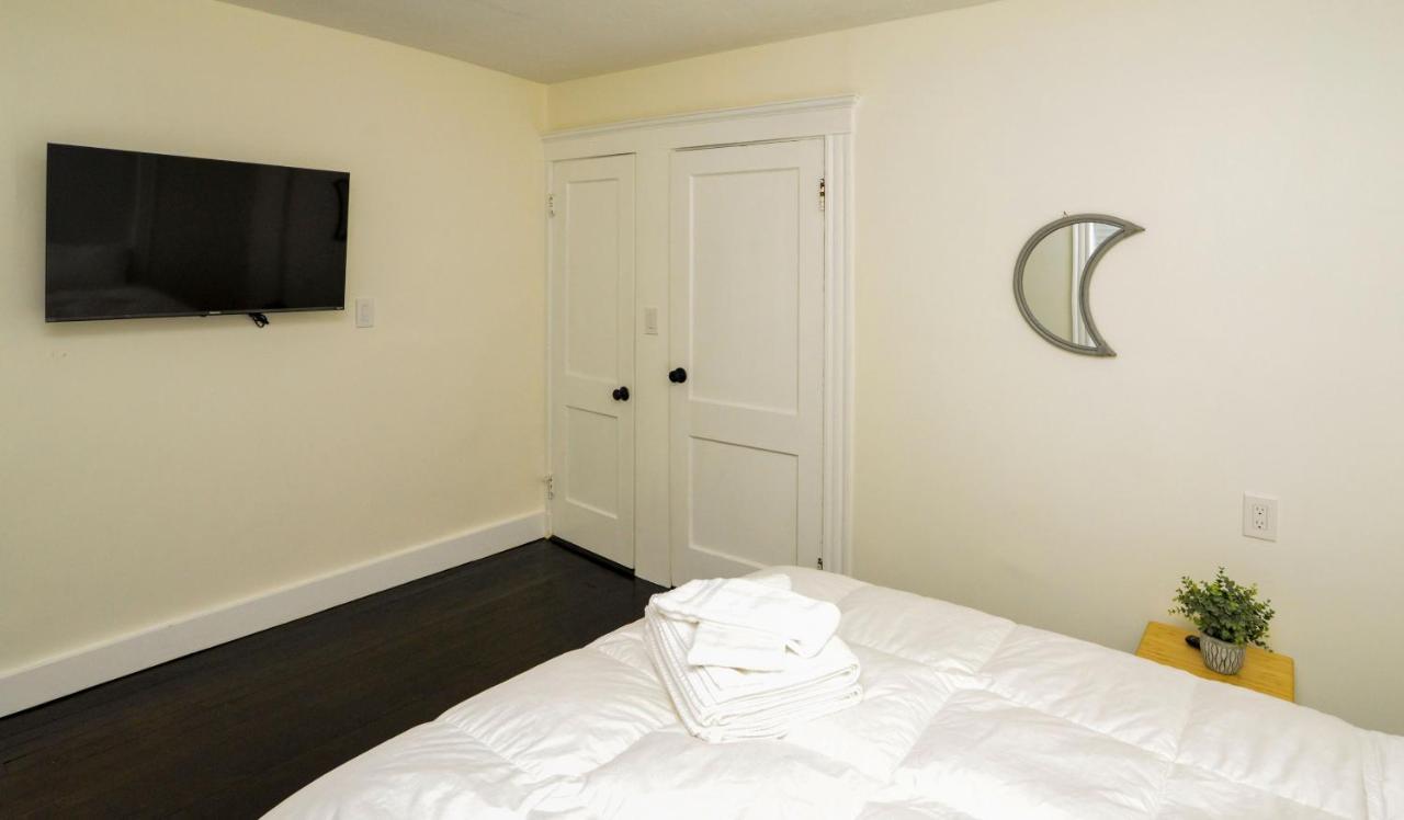 Modern Two Bedroom Condo - Boston Stoneham Luaran gambar