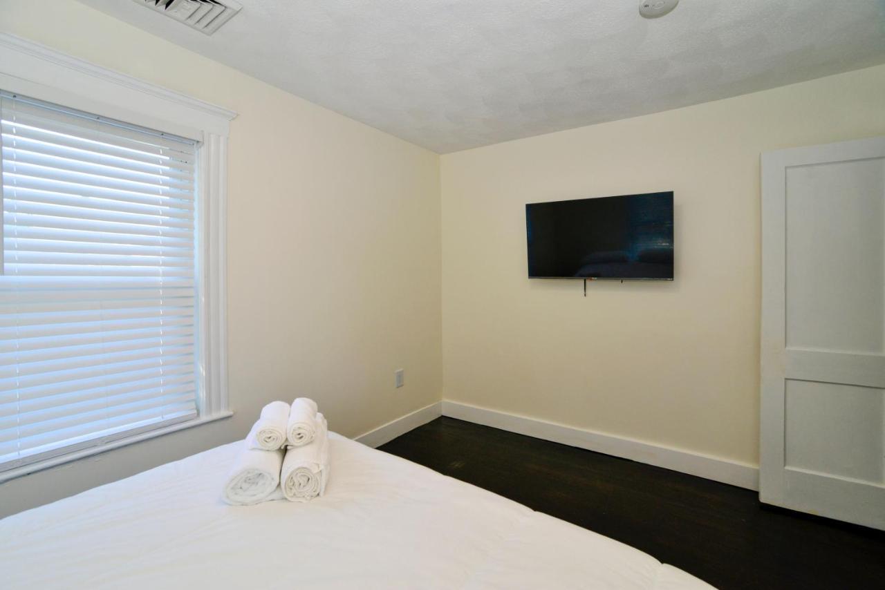 Modern Two Bedroom Condo - Boston Stoneham Luaran gambar